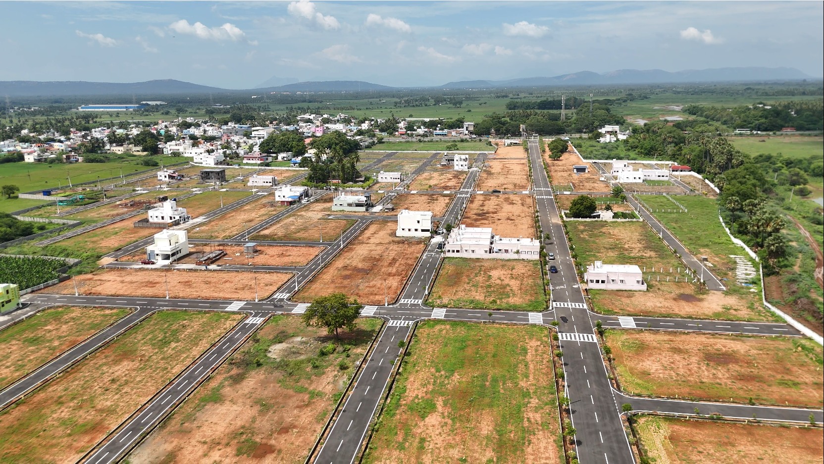 Land layout with internal roads